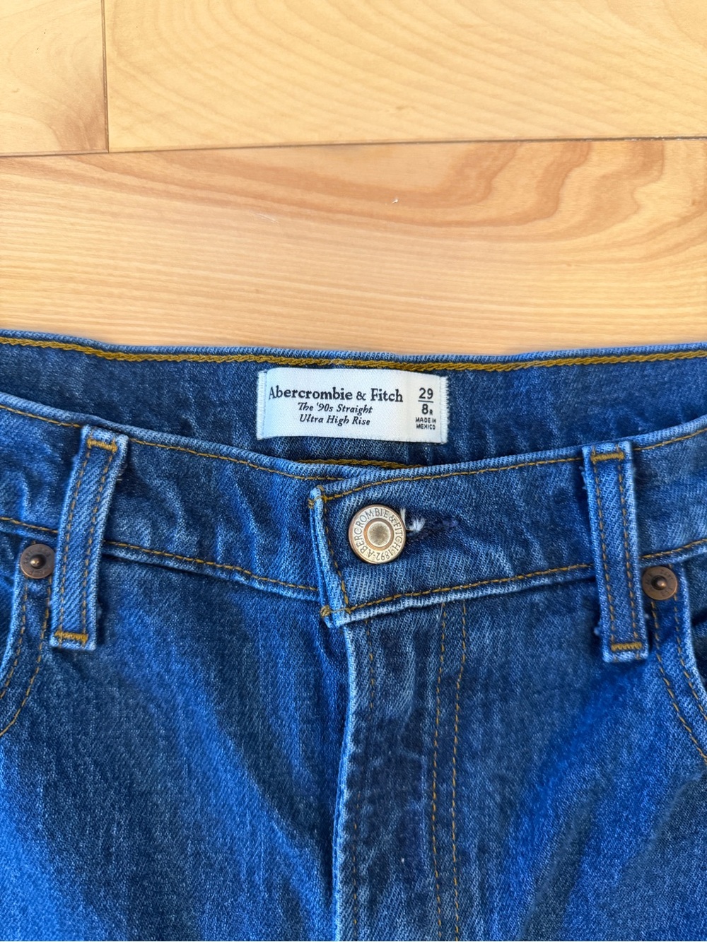 Abercrombie the 90’s Straight Ultra High Rise Jeans—Size 8